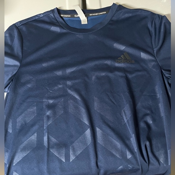 4/$20 ADIDAS boys multi-color/logo tshirts - Picture 3 of 5